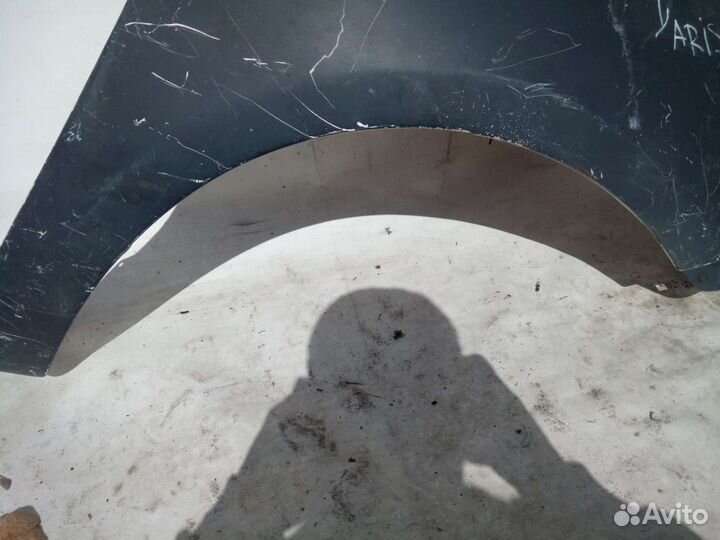Крыло переднее правое Toyota Yaris 2009