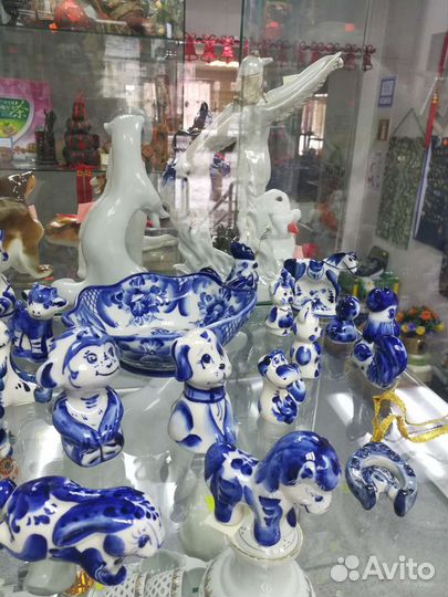 Разные фигурки Гжель,маслёнка,шкатулка,чайнница