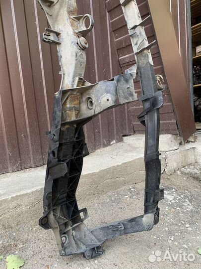 Панель передняя (телевизор) на Ford Focus II