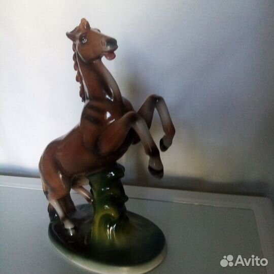 Статуэтка фарфор 