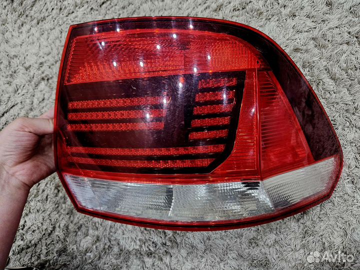 Задний правый фонарь volkswagen polo