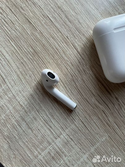 Airpods 1 правый наушник и кейс