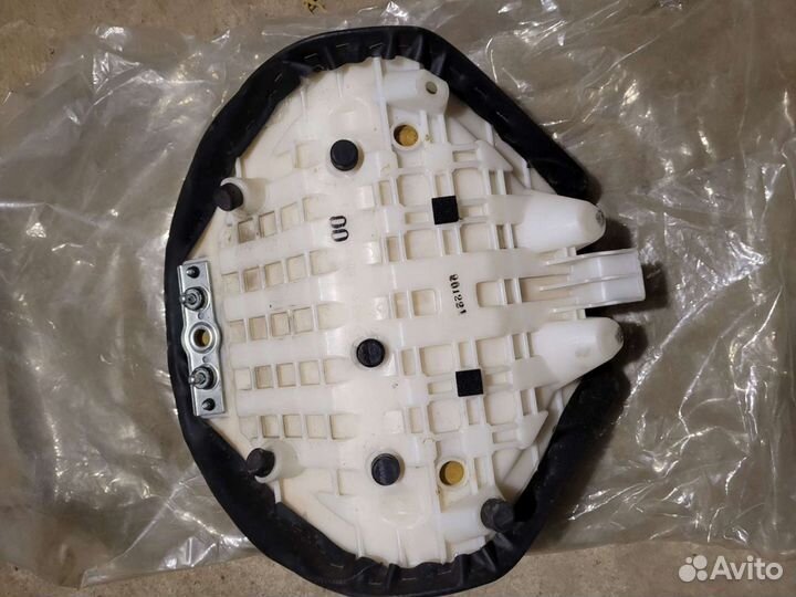 M109R сиденье оригинал