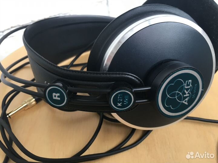 Студийные наушники AKG K 271 MK II