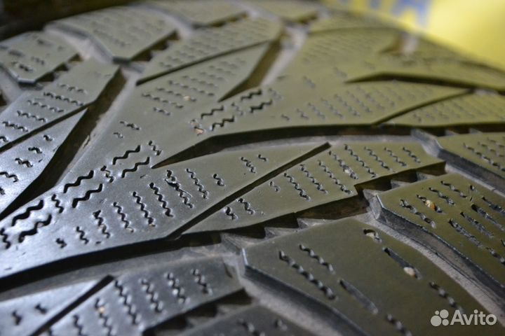 Nokian Tyres Hakkapeliitta R2 SUV 215/65 R16