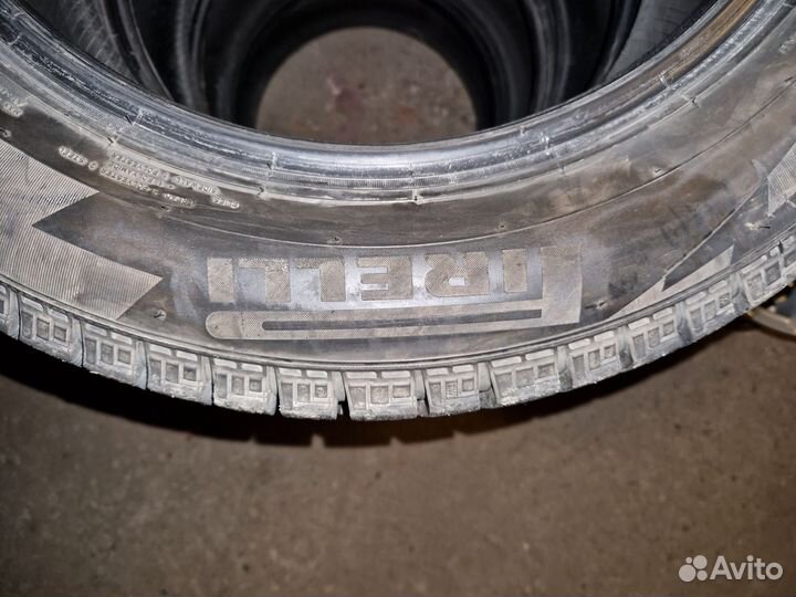 Pirelli Formula Ice FR 205/60 R16 96T