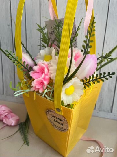 Композиция из цветов (мыло ручной работы)