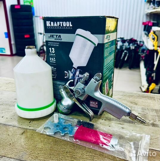 Краскопульт пневматический c верхним бачком 1,3 мм