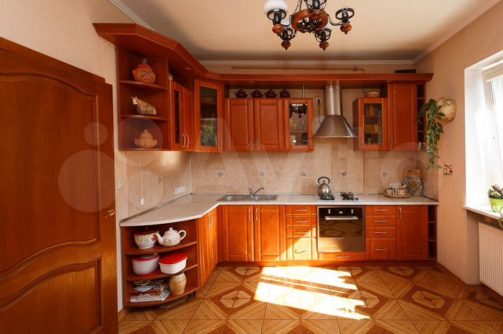 4-к. квартира, 158 м², 3/4 эт.