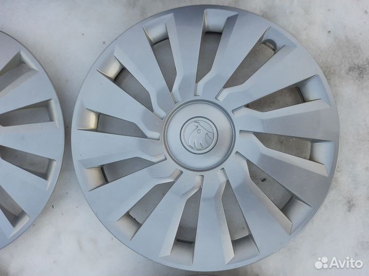 Ориг. штампованные диски с колпакамм skoda rapid