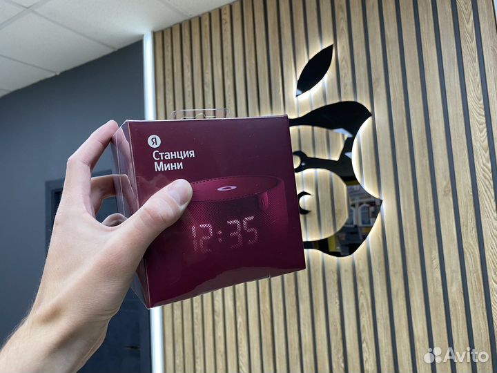 Новая Яндекс Станция Мини с часами Красная