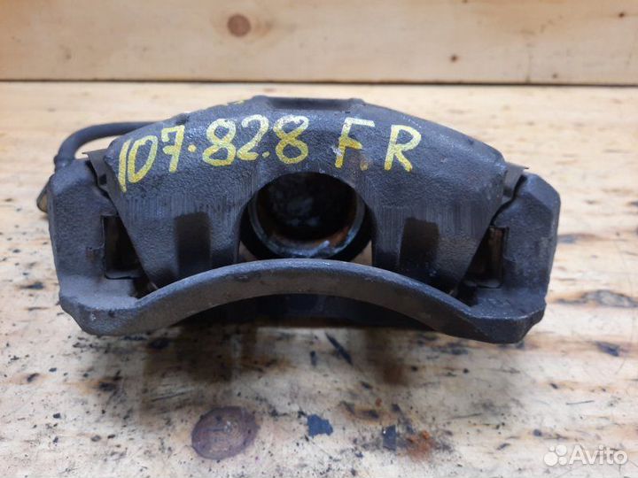 Суппорт передний правый Honda Accord CM2 K24A 2003