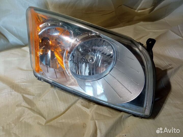 Фара Dodge Caliber