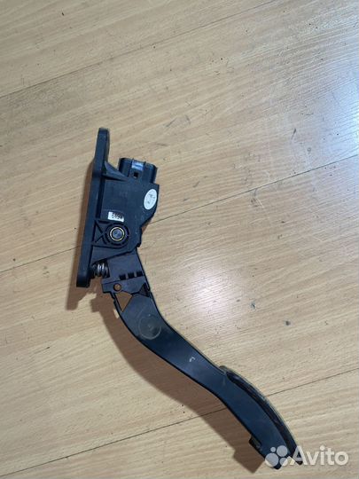 Педальный узел газ тормоз сцепление Chery QQ6 S21