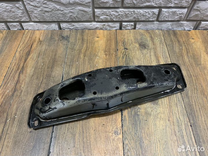 Infiniti M25/Q70 (Y51) Кронштейн кпп АКПП