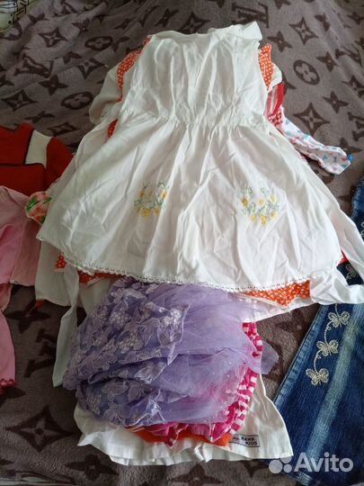 Отдам даром детские вещи на девочку