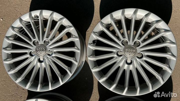 Комплект оригинальных дисков на Audi A4 B8