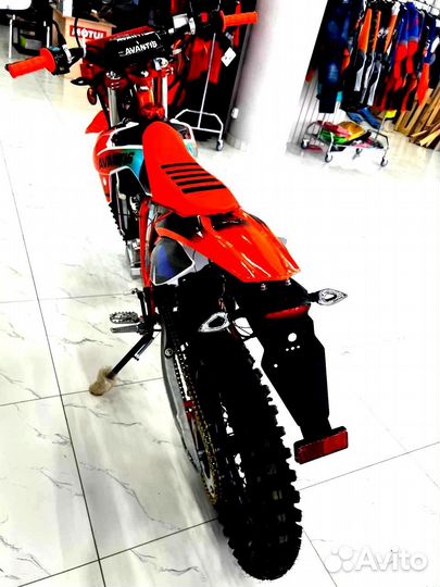 Avantis A2 Lux 250: Кросс-мотоцикл с 21 л.с. для путешествий по бездорожью