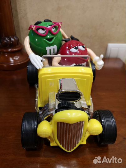 Машинка M&Ms
