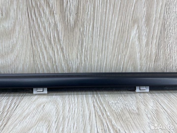 Молдинг стекла двери передний левый Hyundai