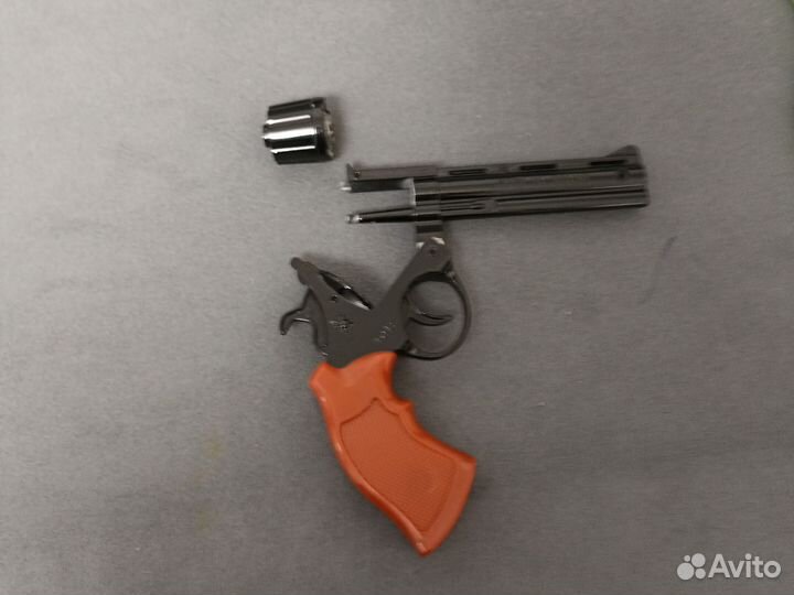 Револьвер на пистонах