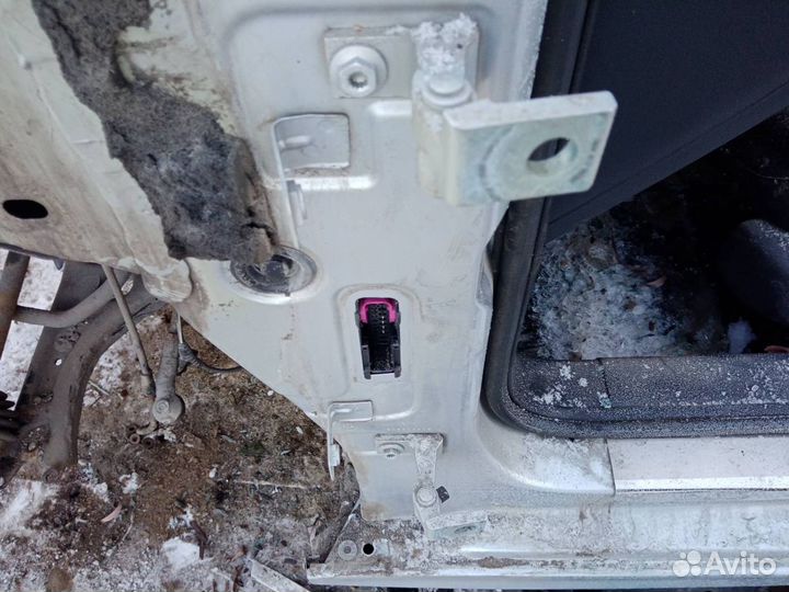 Петли двери Volkswagen Jetta VI, 2014