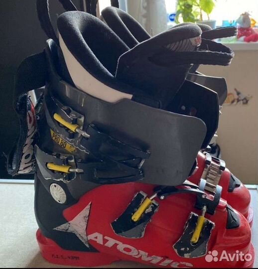 Горнолыжные ботинки atomic