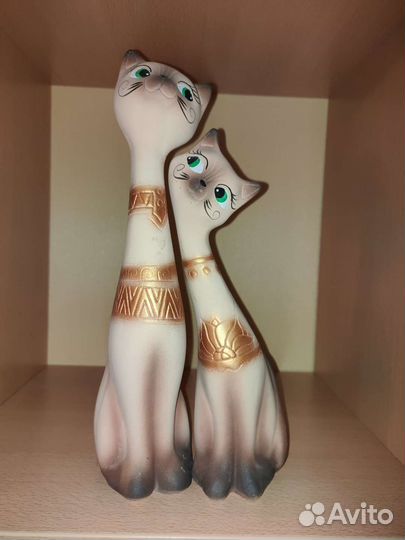 Скульптура из гипса Влюбленные кошечки