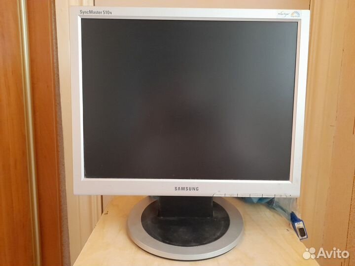Монитор Samsung Syncmaster 510N 15