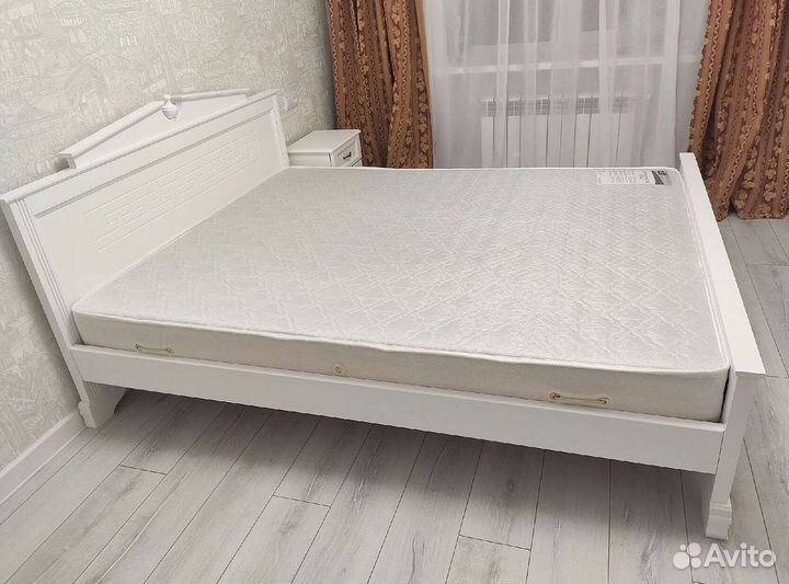Кровати из массива дерева
