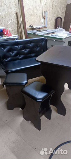 Комплект диван стол табуретки