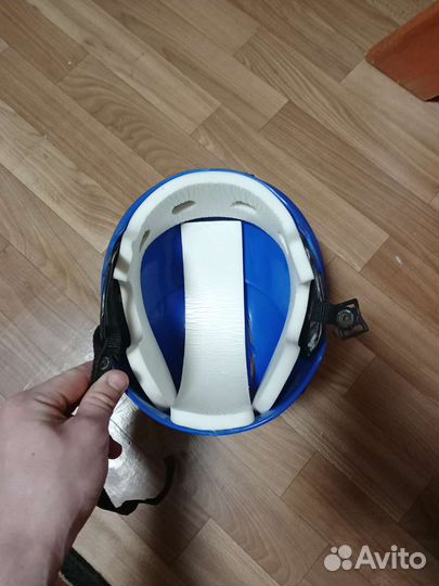 Хоккейный шлем