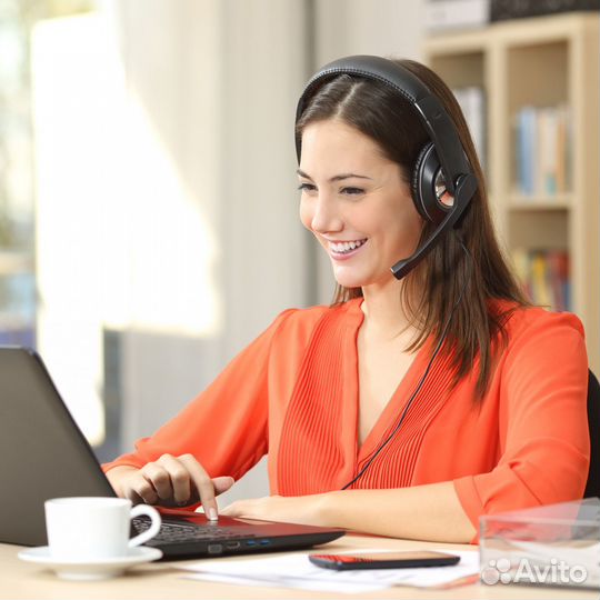 Оператор горячей линии (входящая линия) удаленно н