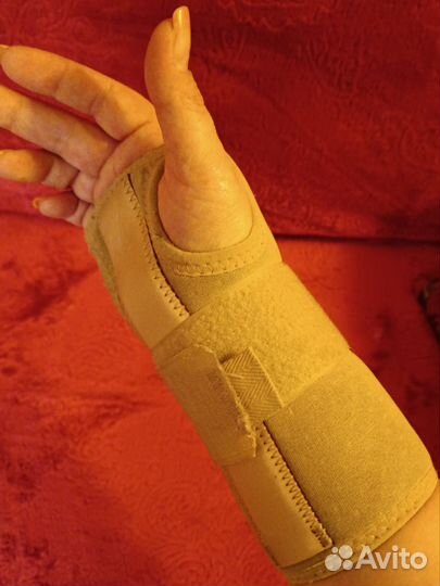 Бандаж на запястье