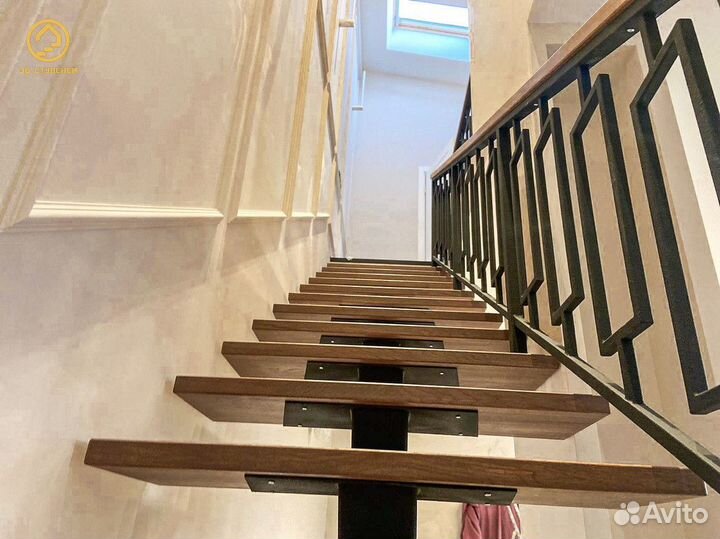 Лестница из дуба, ясеня, сосны и др./Лестница этаж