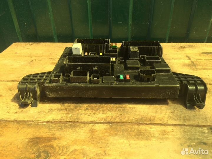 Блок предохранителей салонный Opel Astra J GTC