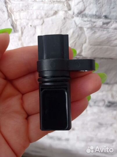 Датчик коленвала Nissan March k12