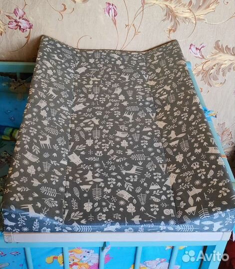 Пеленальная доска на кроватку