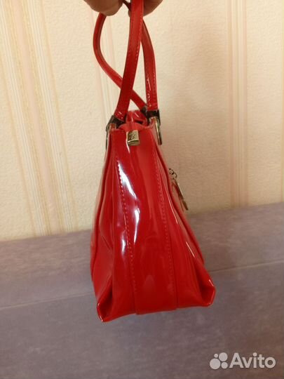 Сумка лакированная, вся целая, отличное состояние