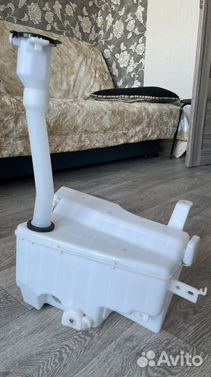 Бачок омывателя Lexus LX / Land Cruser 100