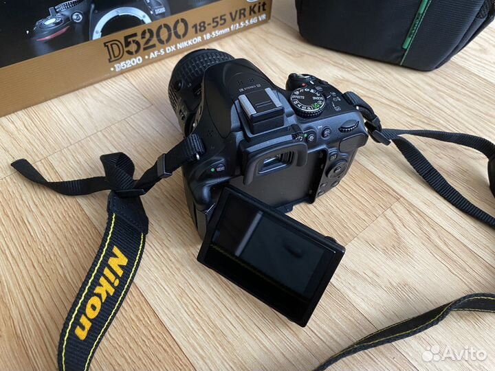 Nikon D5200 Kit 18-55 мм f/3.5-5.6G VR