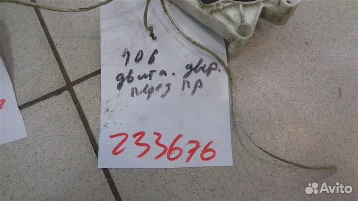 Моторчик стеклоподъемника передний правый Peugeot