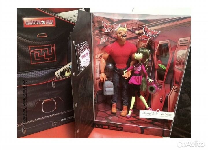 Айрис Клопс и Мэнни Таур Комик Кон Монстр Хай