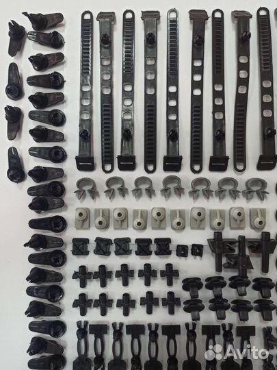 Продам комплект пластиковых клипс 2103, 2106, 2107