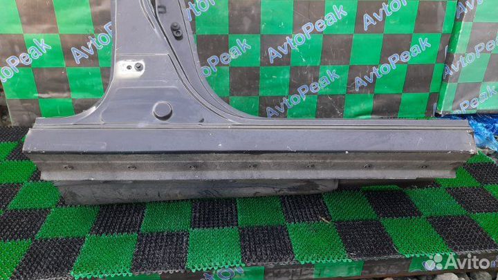 Центральная стойка кузова правая Nissan Qashqai