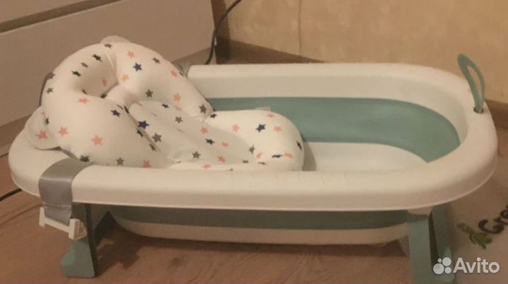 Детская ванночка для купания на подставке
