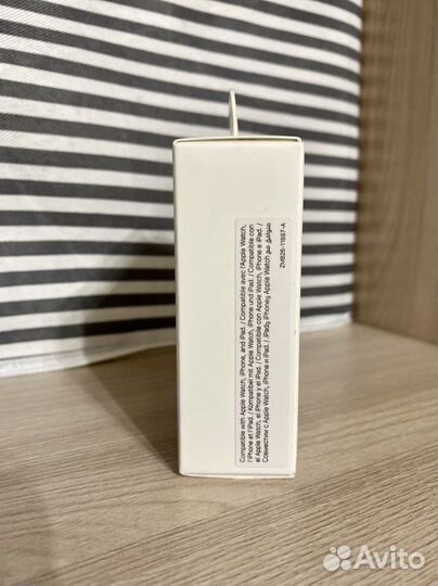 Зарядное устройство Apple USB-C 20W Power Adapter
