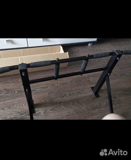 Турник настенный