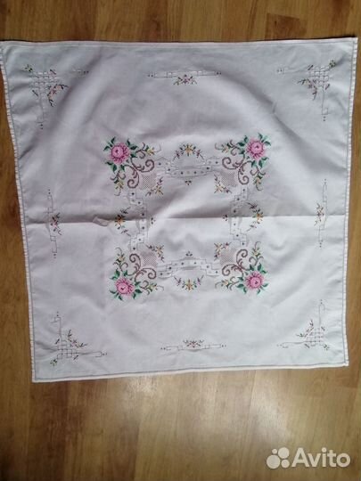 Квадратная скатерть ручной работы