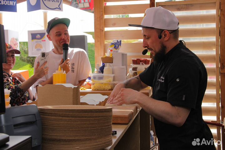 Ведущий на праздник